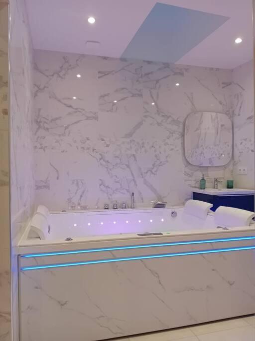 Maison Avec Jacuzzi - Louvres Proche Roissy Cdg - Paris Ngoại thất bức ảnh